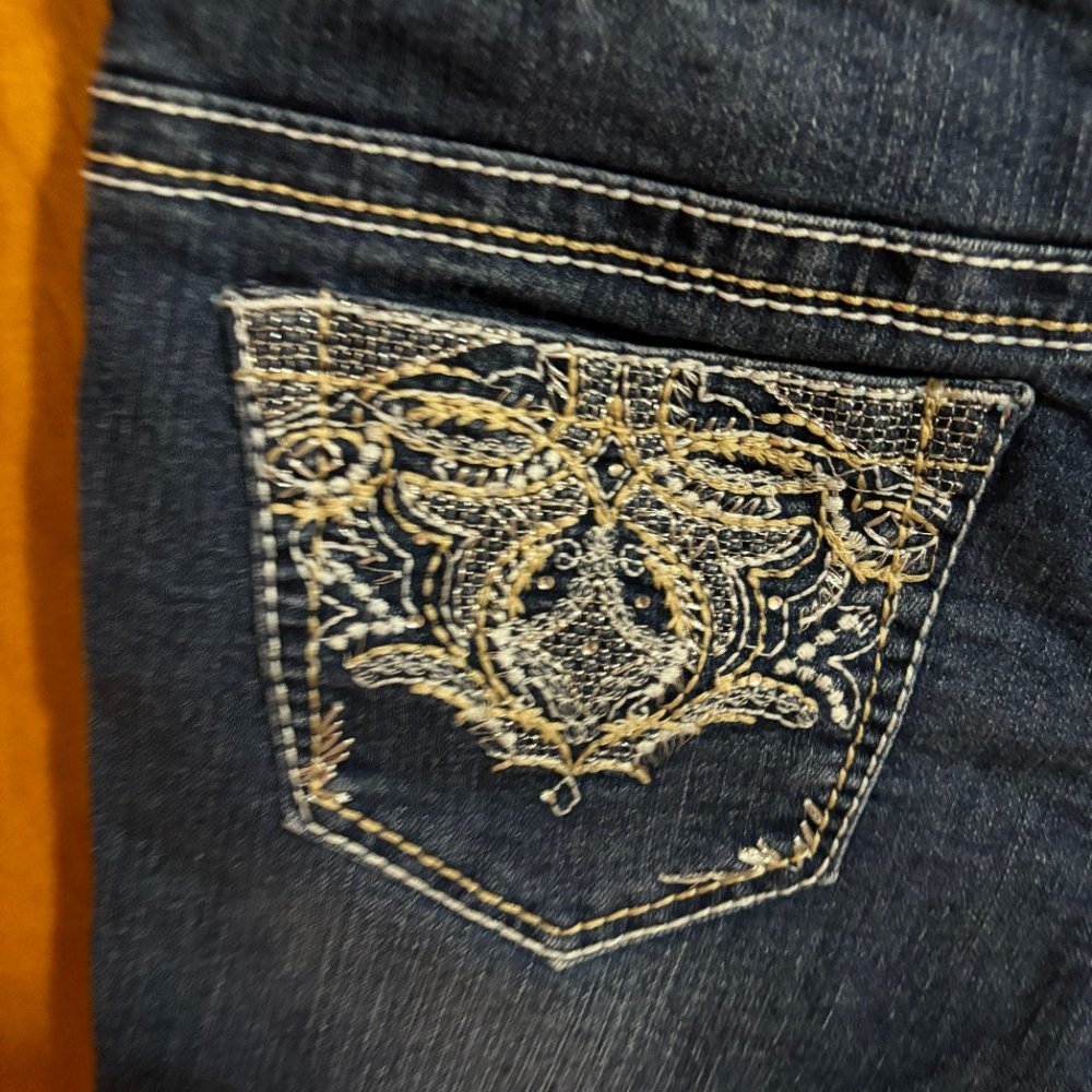 Amethyst Women's Jean Shorts Size: 0 Raw Hem - Picture 8 of 11